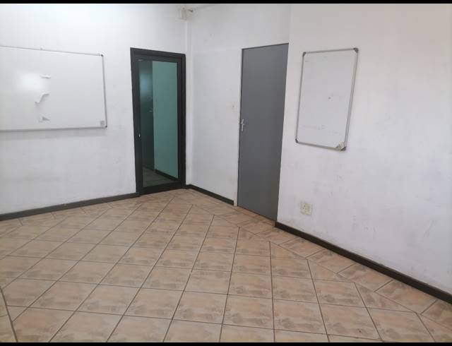 952M² WAREHOUSE TO LET IN HENNOPSPARK